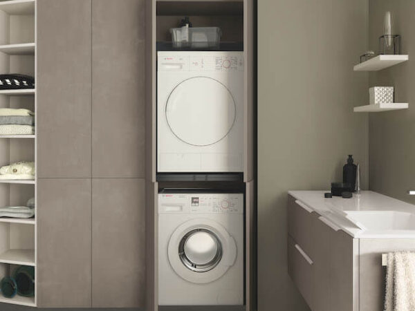 Lavanderia con mobile lavatrice e asciugatrice