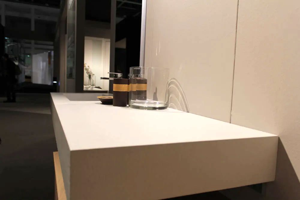 bagno-fenix-in-resina-e-rovere-naturale_o6_133974